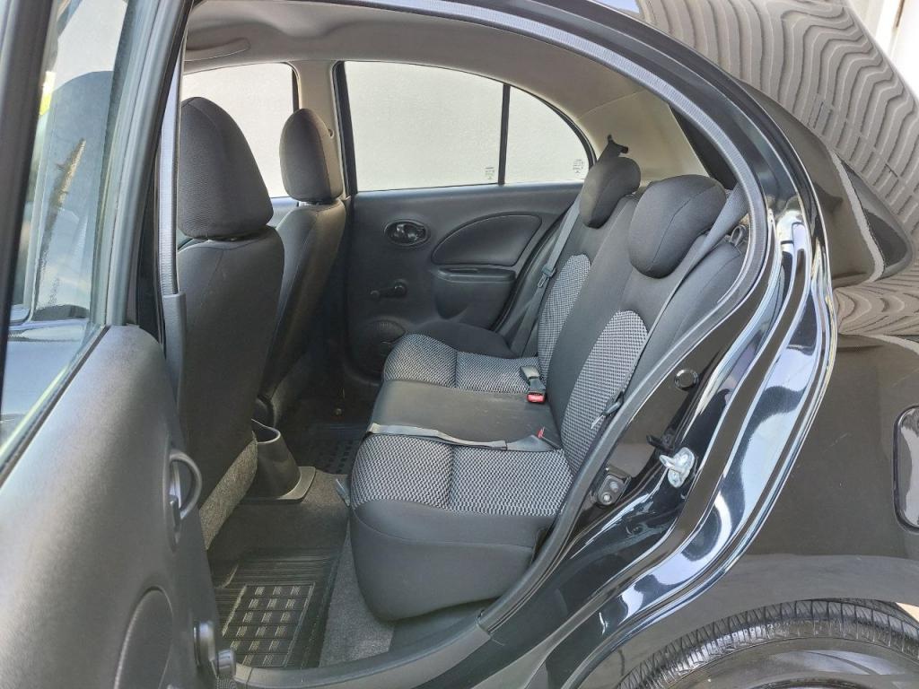 NISSAN March - Foto