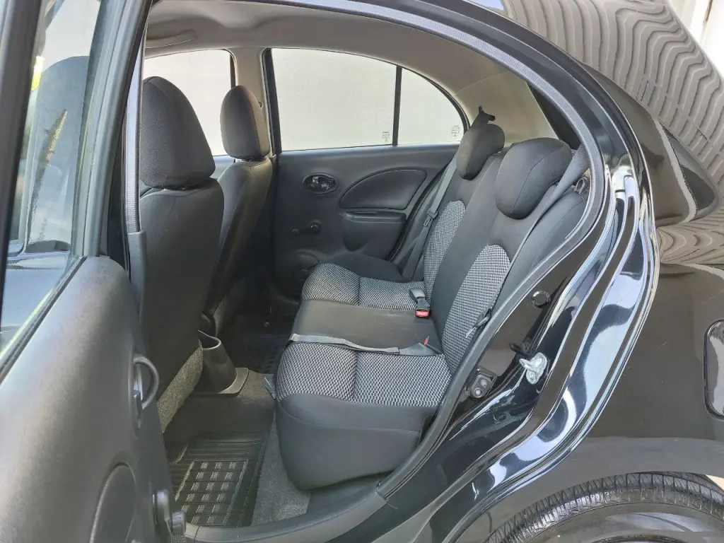 NISSAN March - Foto