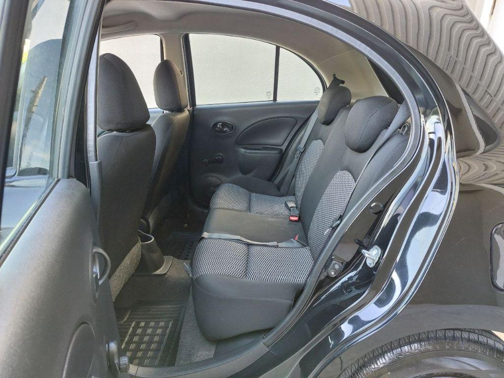 NISSAN March - Foto