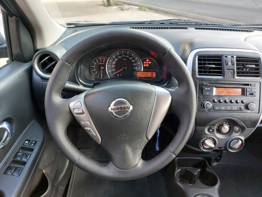 NISSAN March - Foto