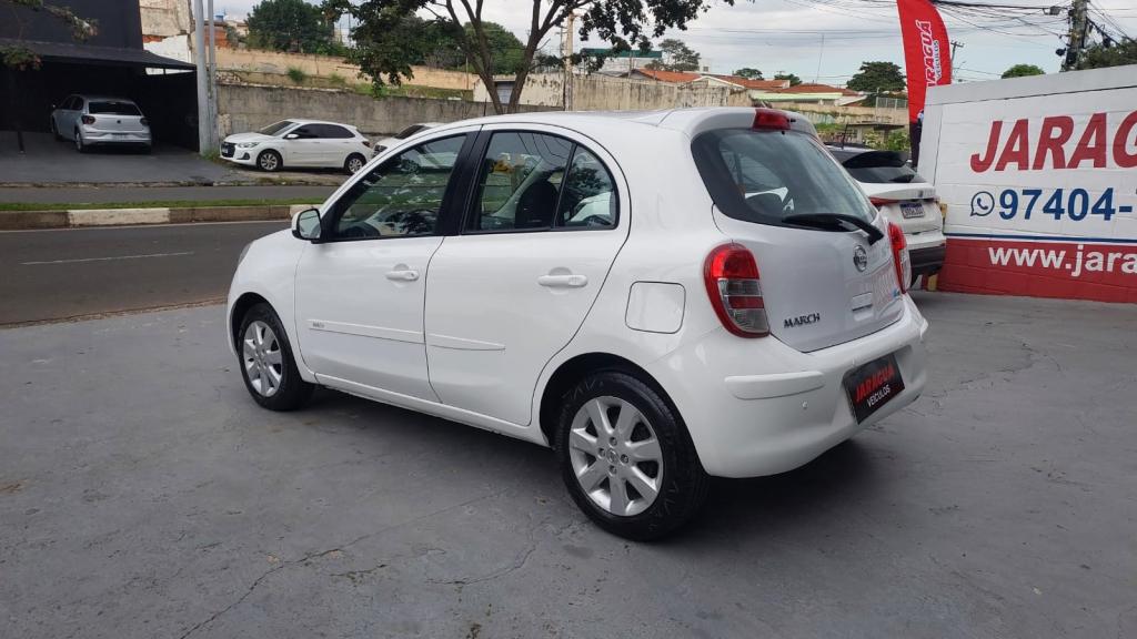 NISSAN March - Foto