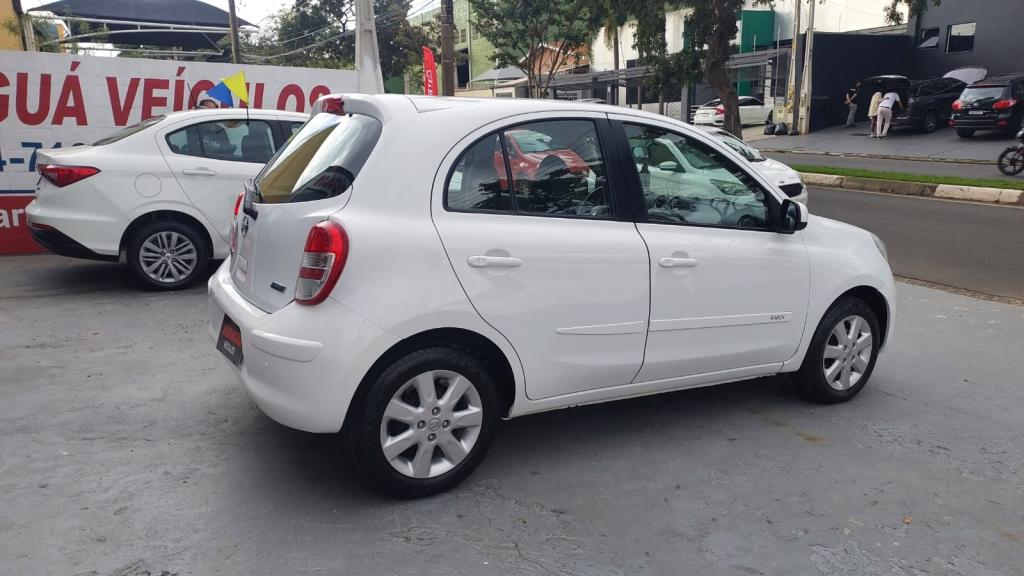NISSAN March - Foto