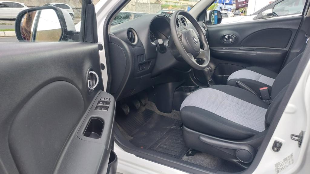 NISSAN March - Foto
