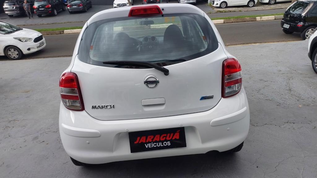 NISSAN March - Foto