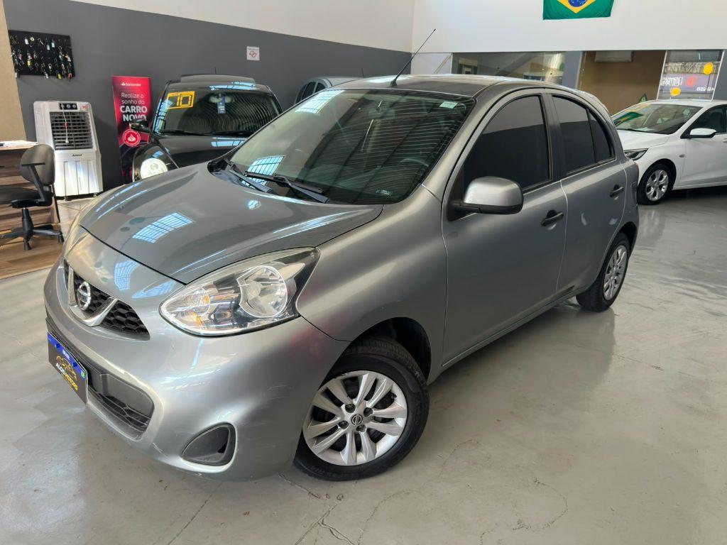NISSAN March - Foto