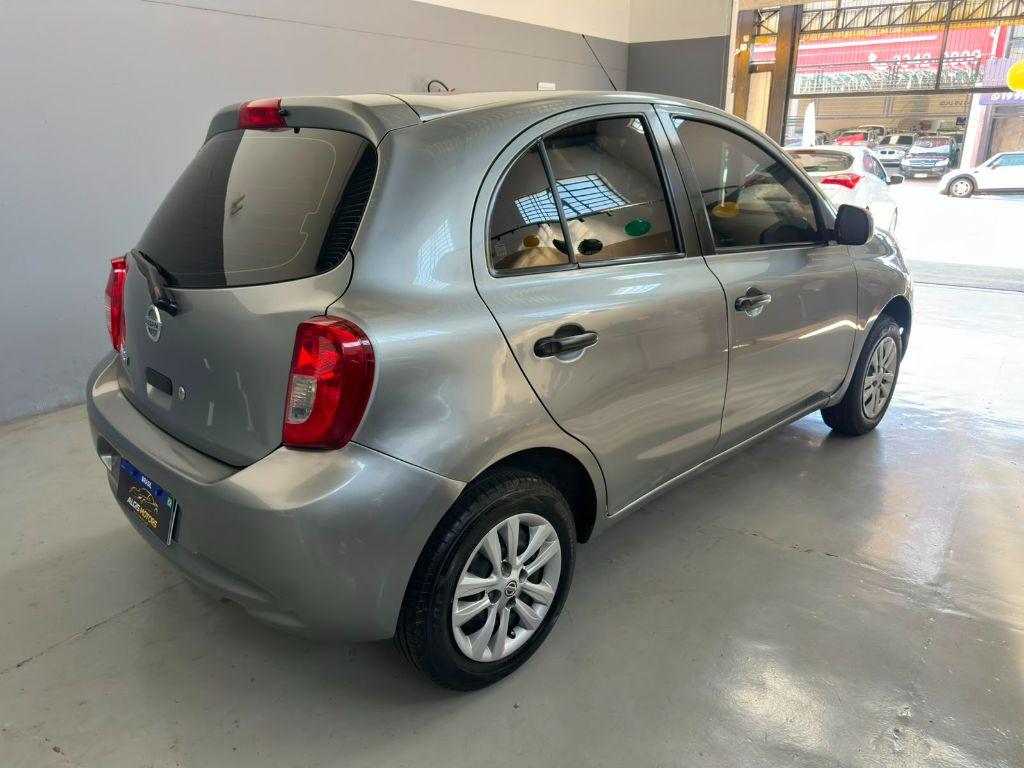 NISSAN March - Foto