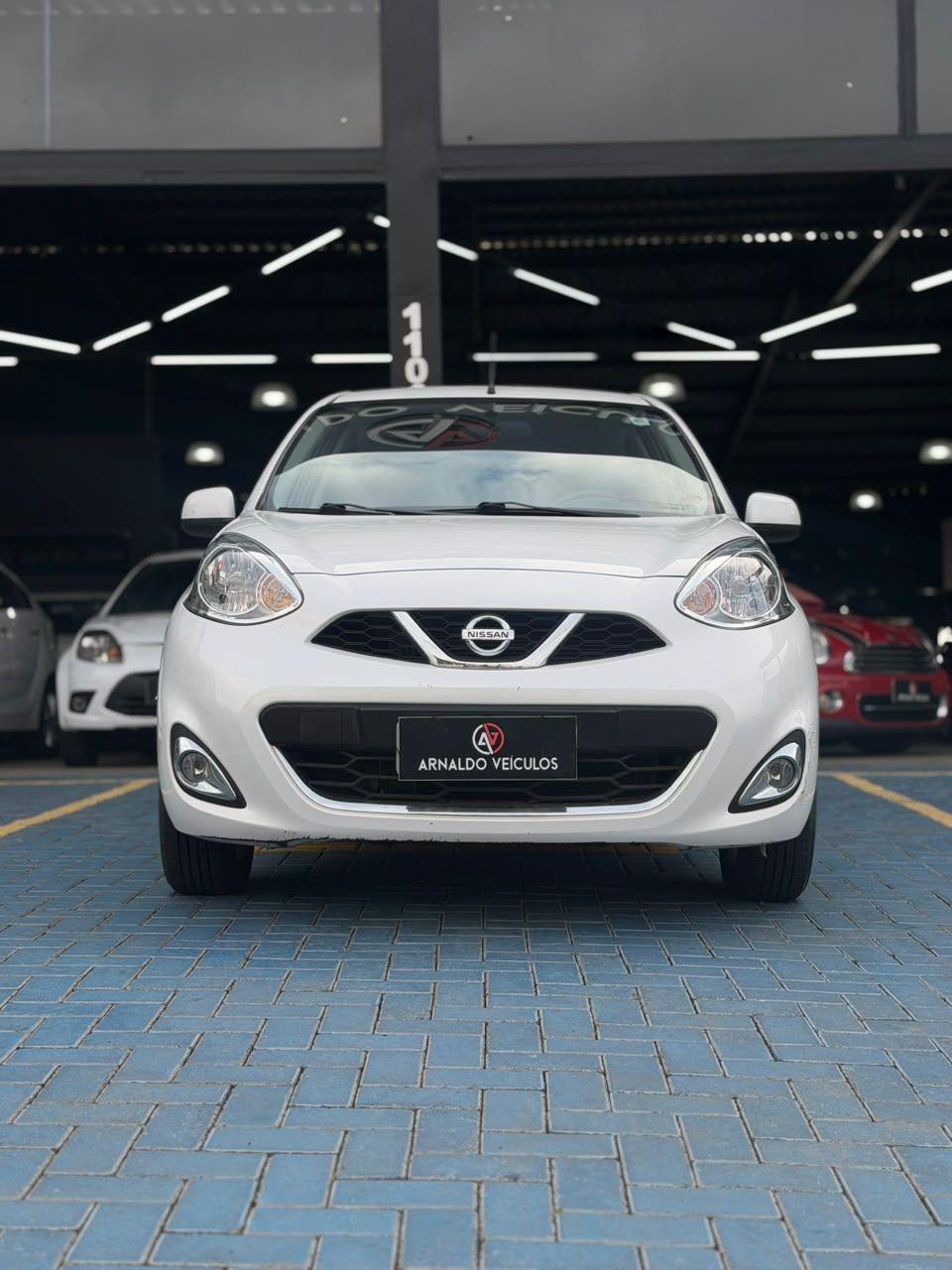 NISSAN March - Foto