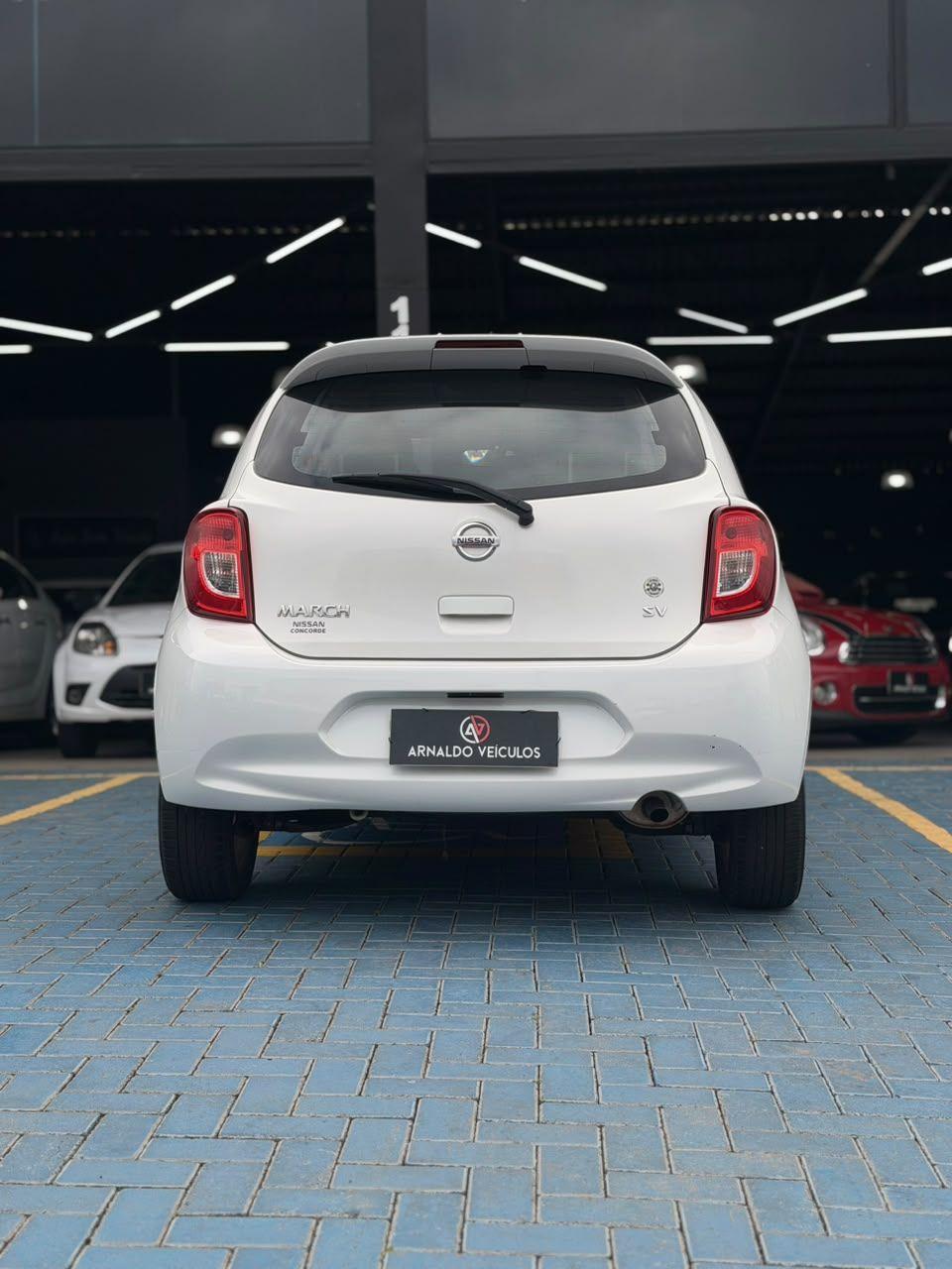 NISSAN March - Foto