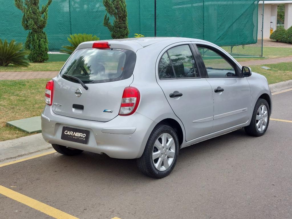 NISSAN March - Foto