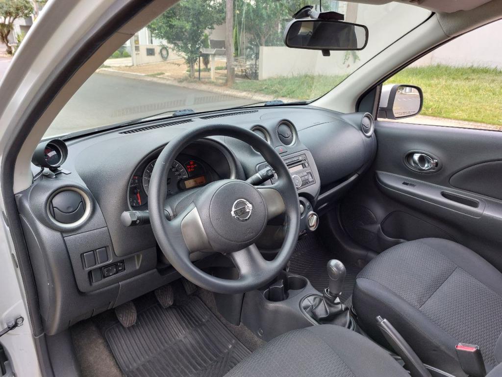 NISSAN March - Foto