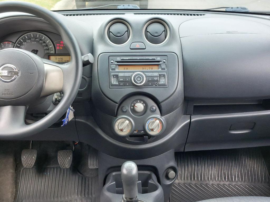 NISSAN March - Foto