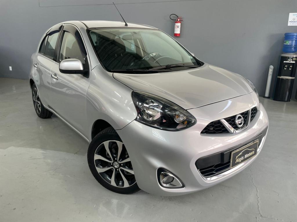NISSAN March - Foto