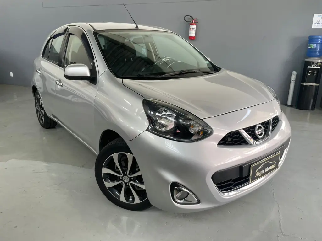 NISSAN March - Foto