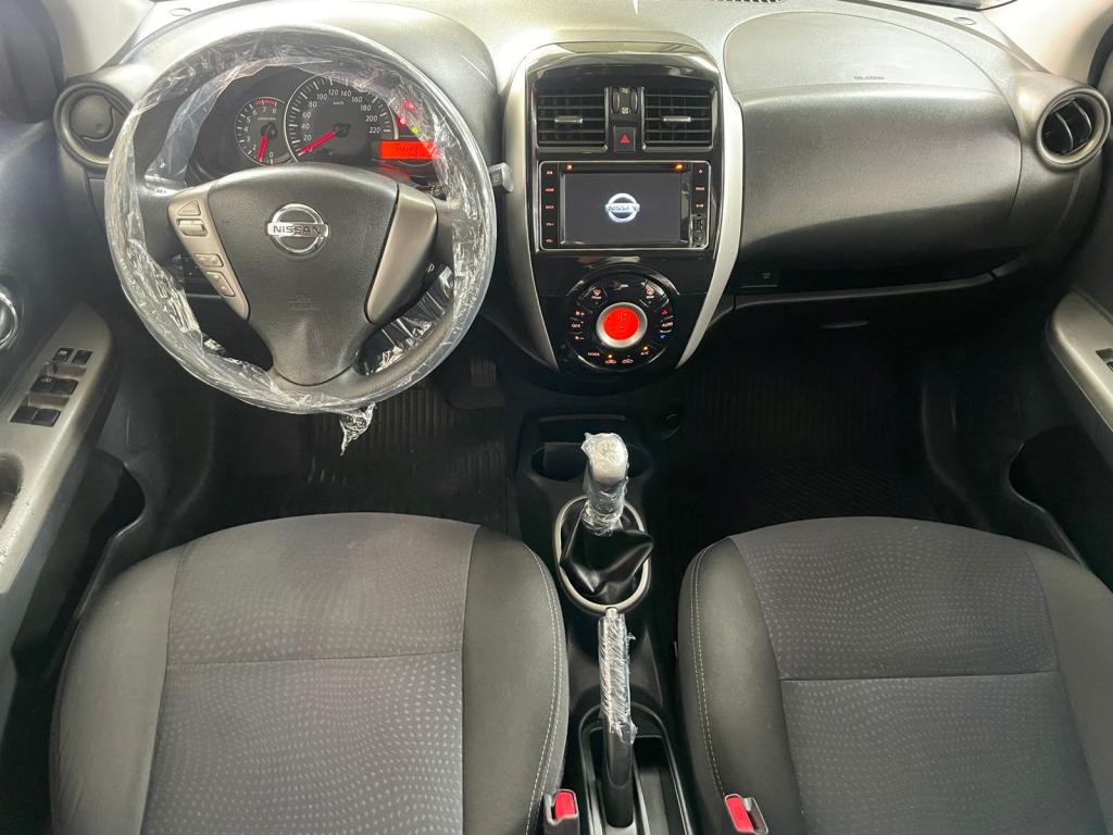 NISSAN March - Foto
