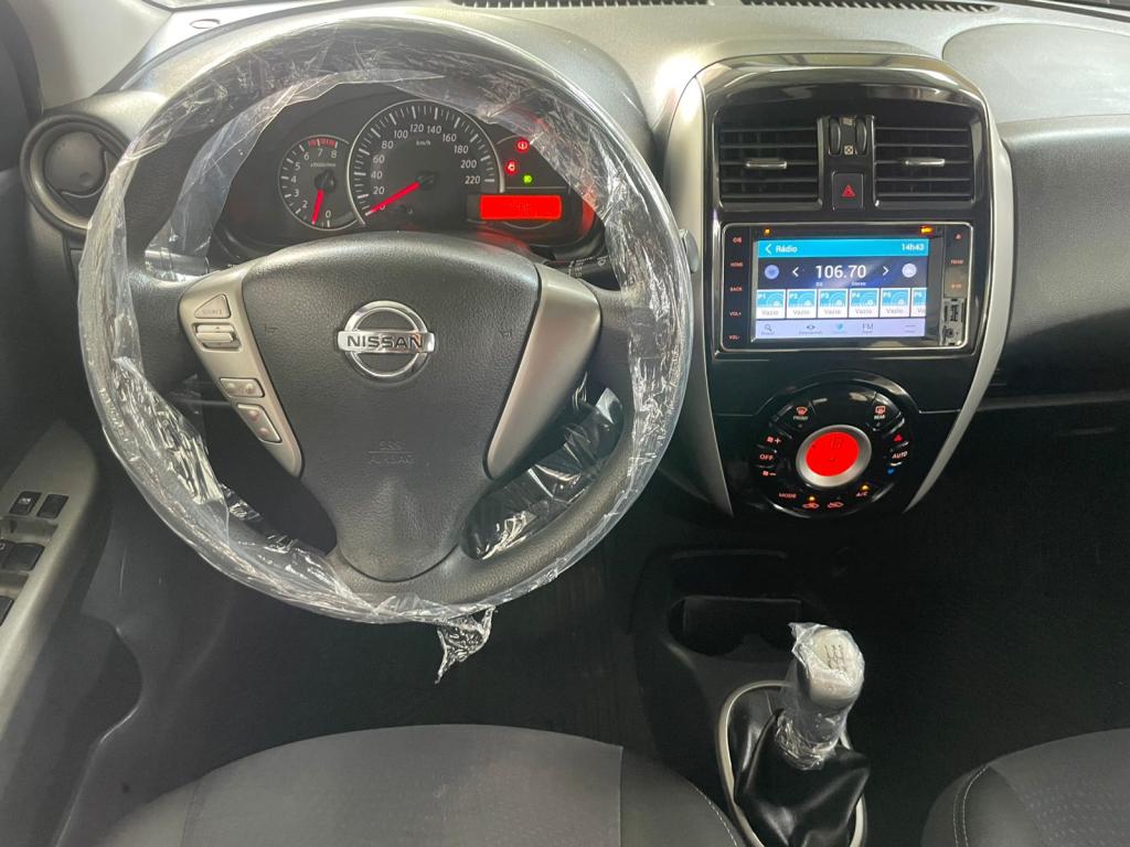 NISSAN March - Foto