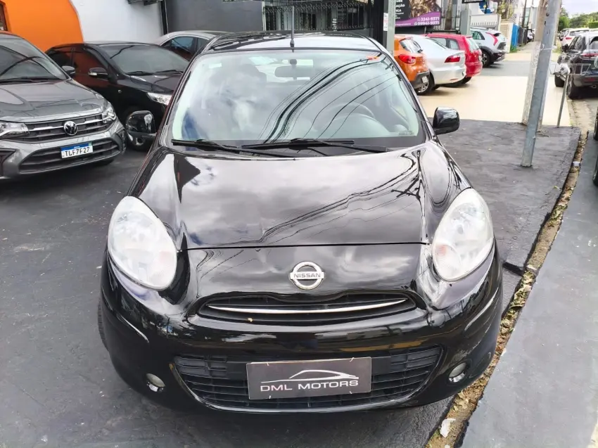 NISSAN March - Foto