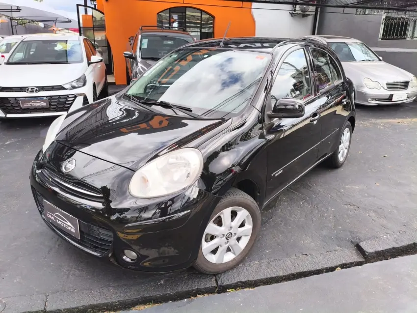 NISSAN March - Foto