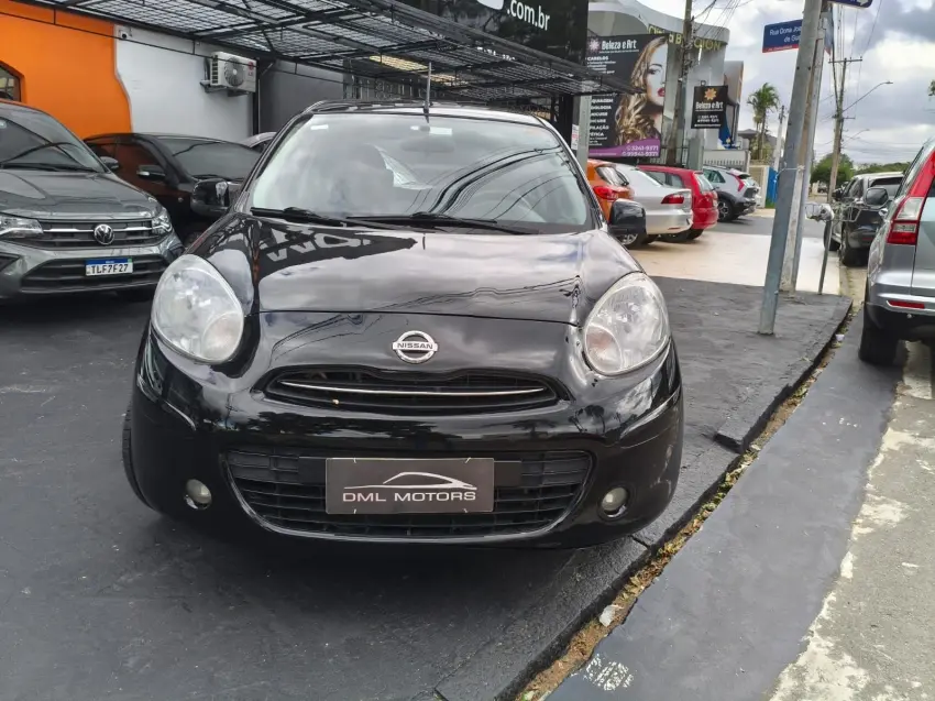 NISSAN March - Foto