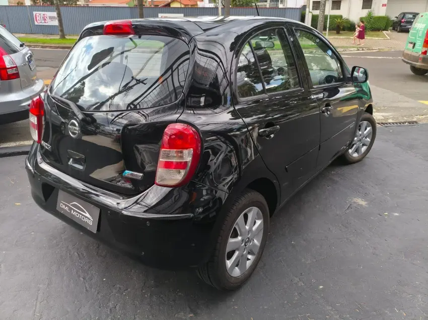 NISSAN March - Foto