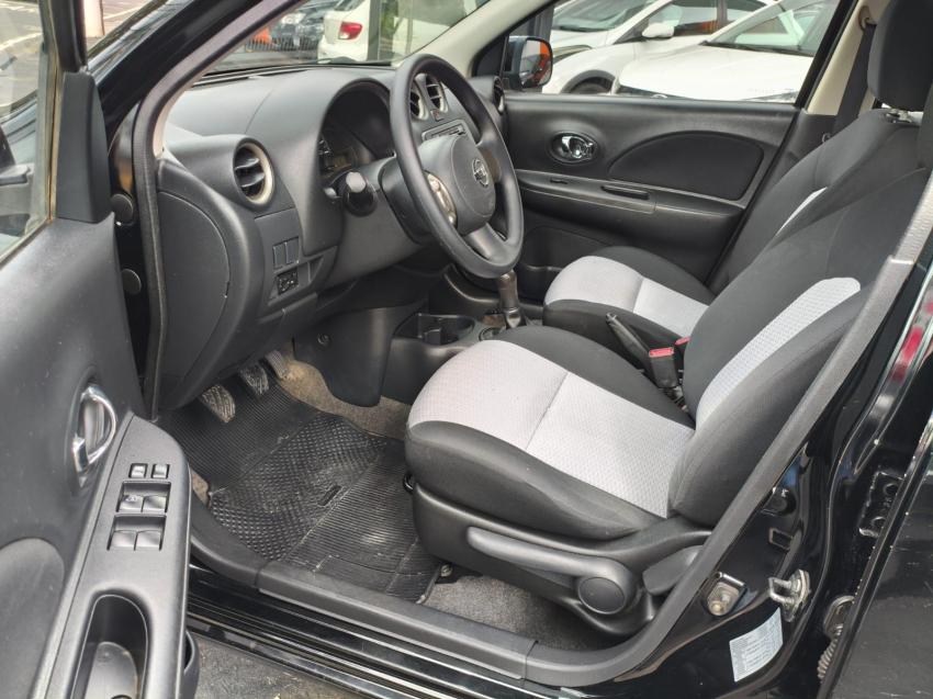 NISSAN March - Foto