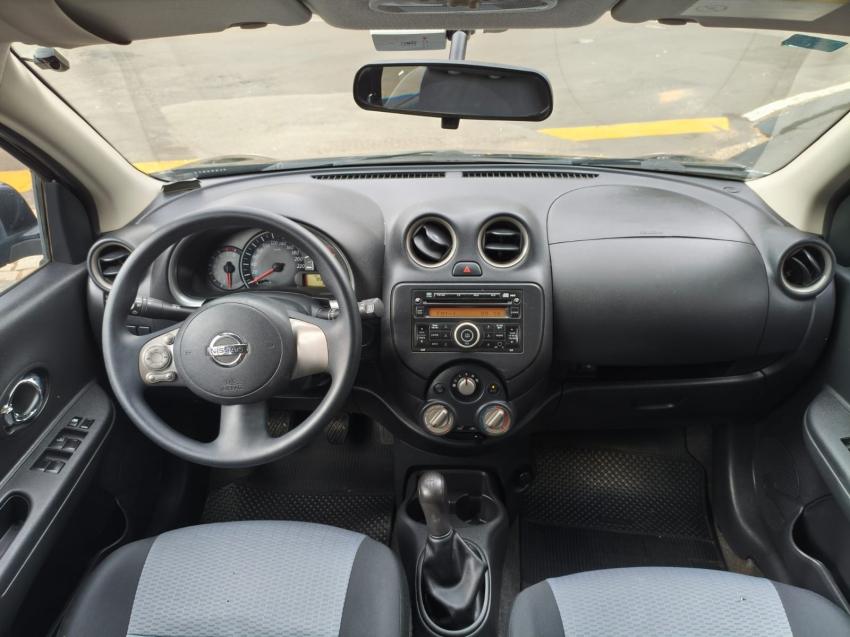 NISSAN March - Foto