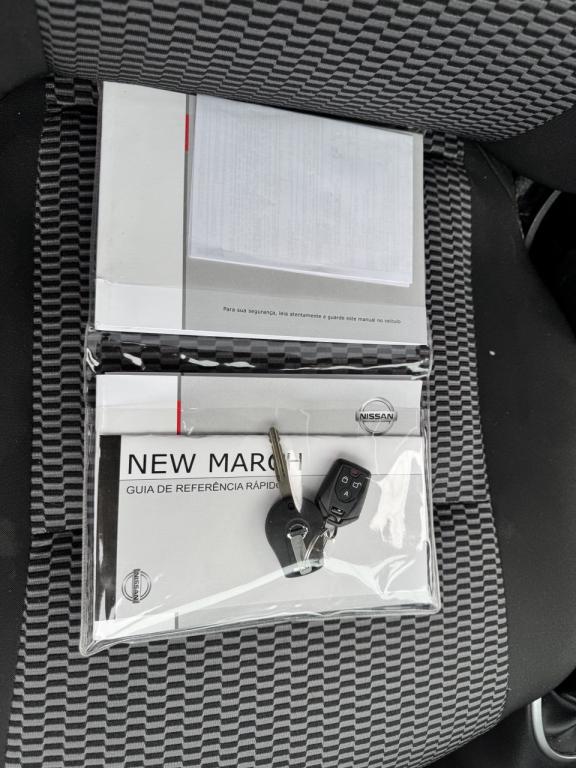 NISSAN March - Foto