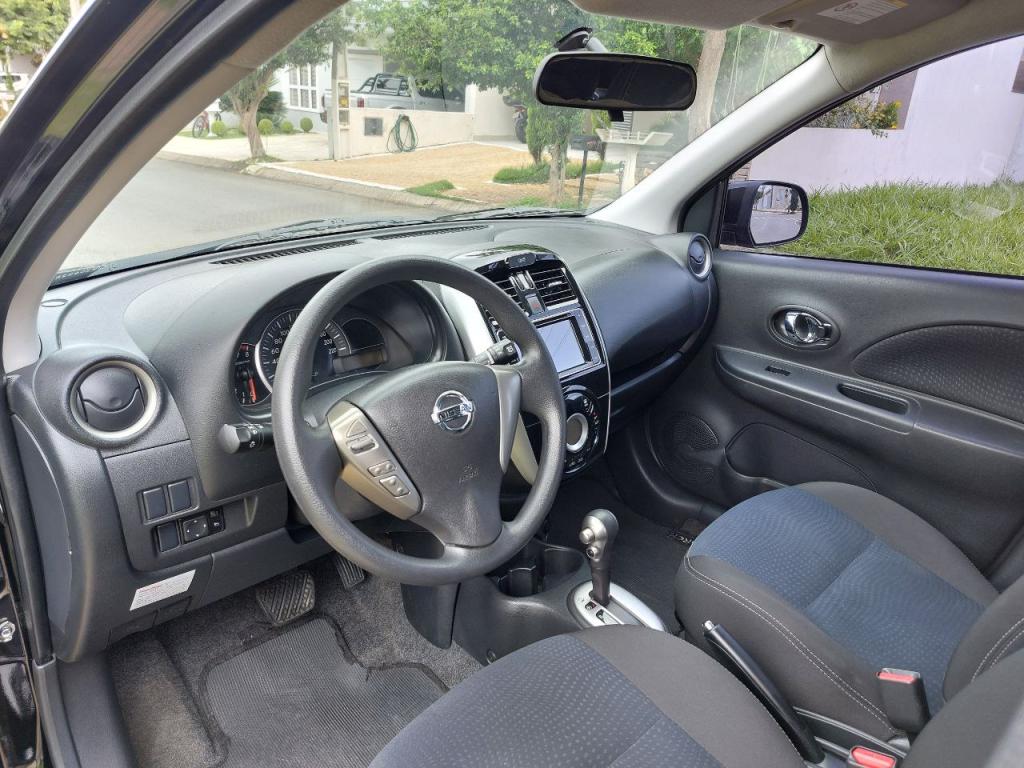 NISSAN March - Foto