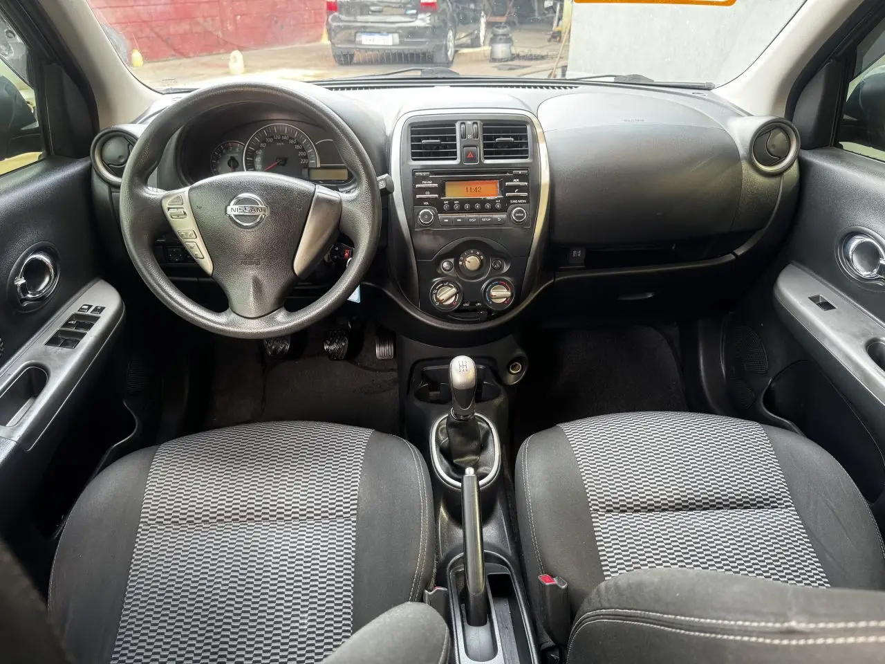 NISSAN March - Foto