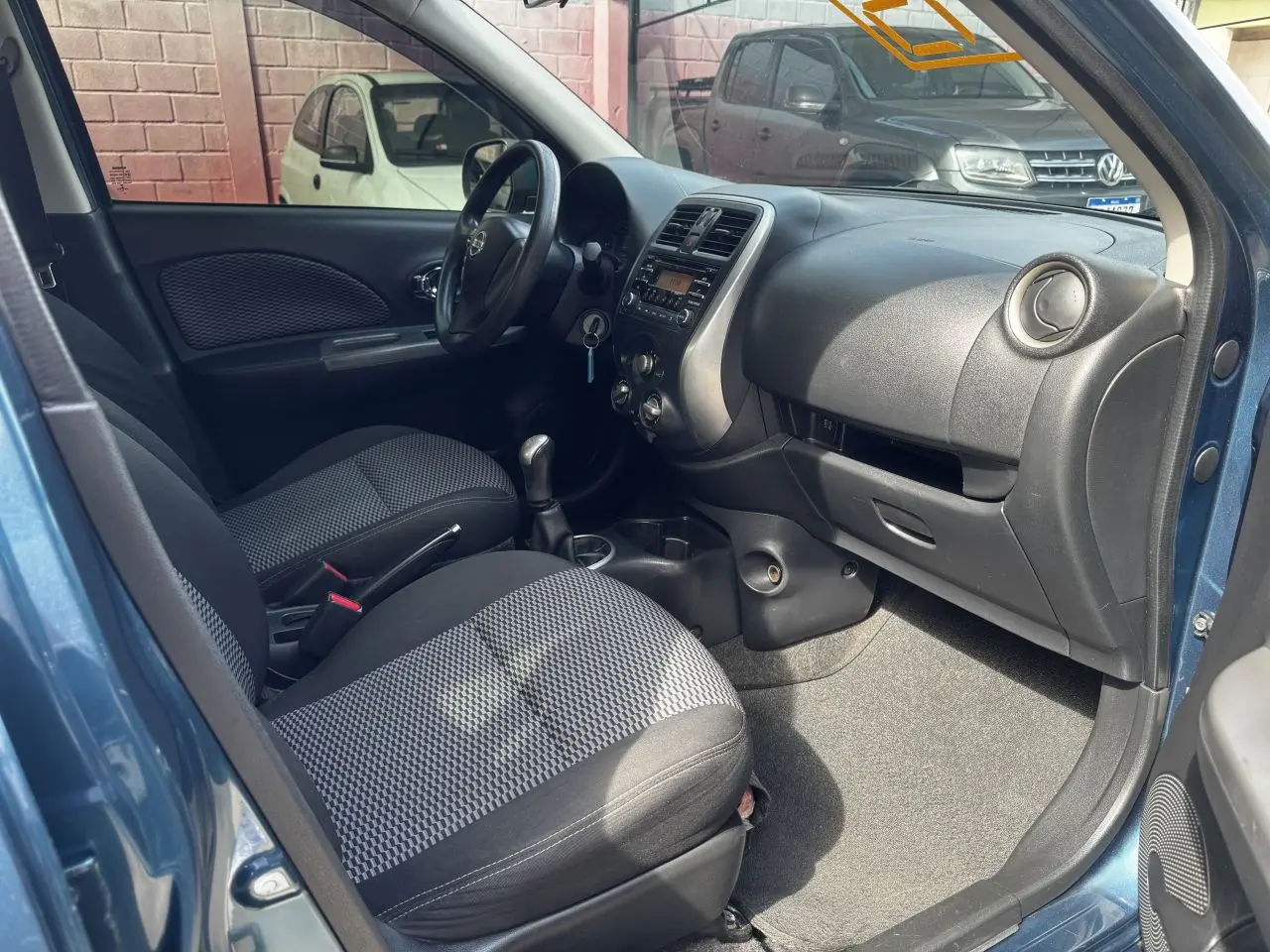 NISSAN March - Foto