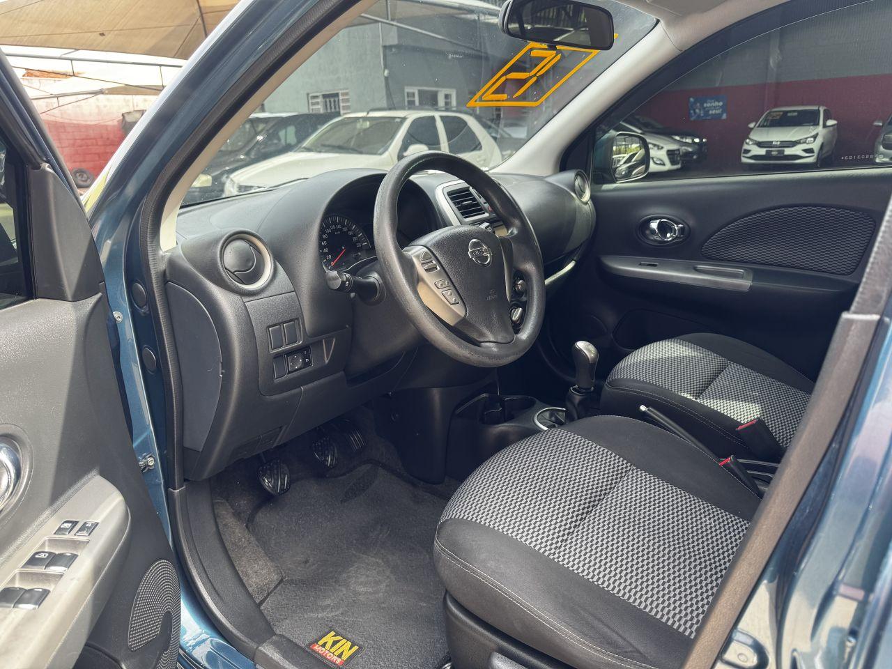 NISSAN March - Foto