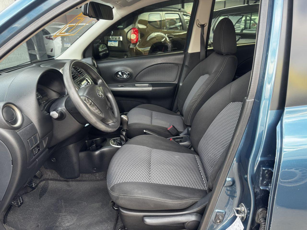 NISSAN March - Foto