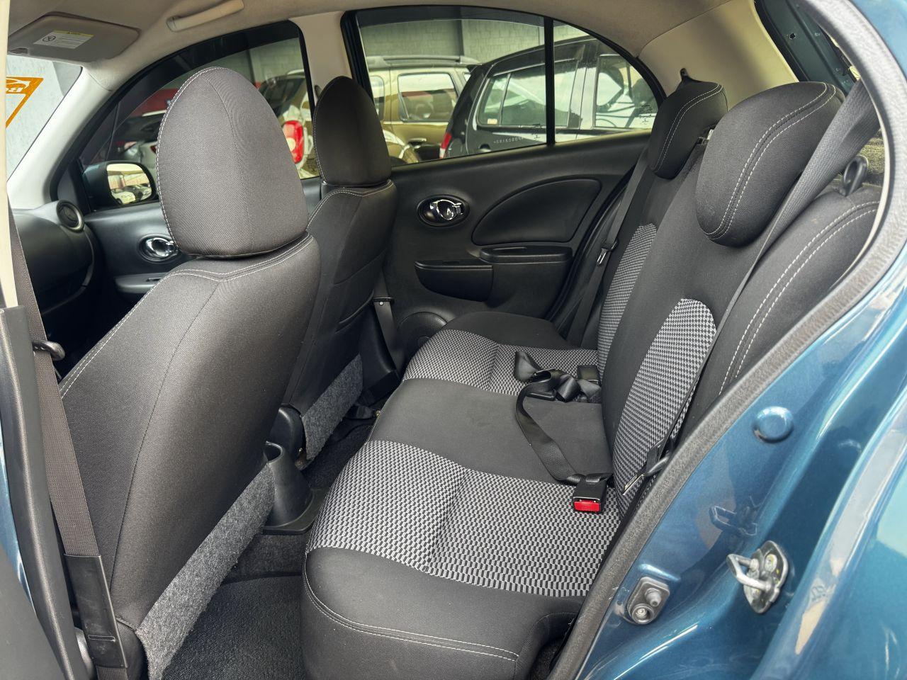 NISSAN March - Foto