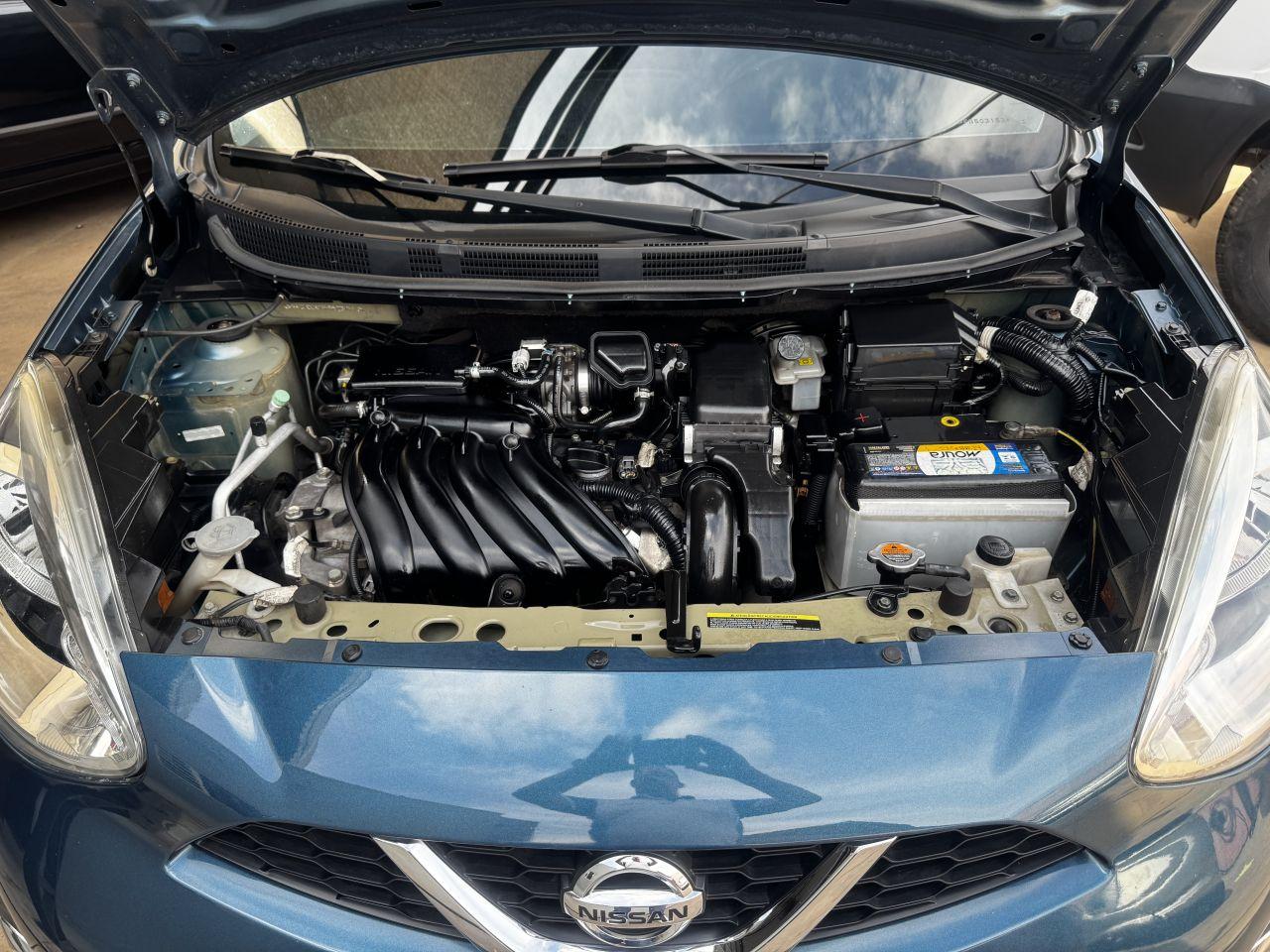 NISSAN March - Foto