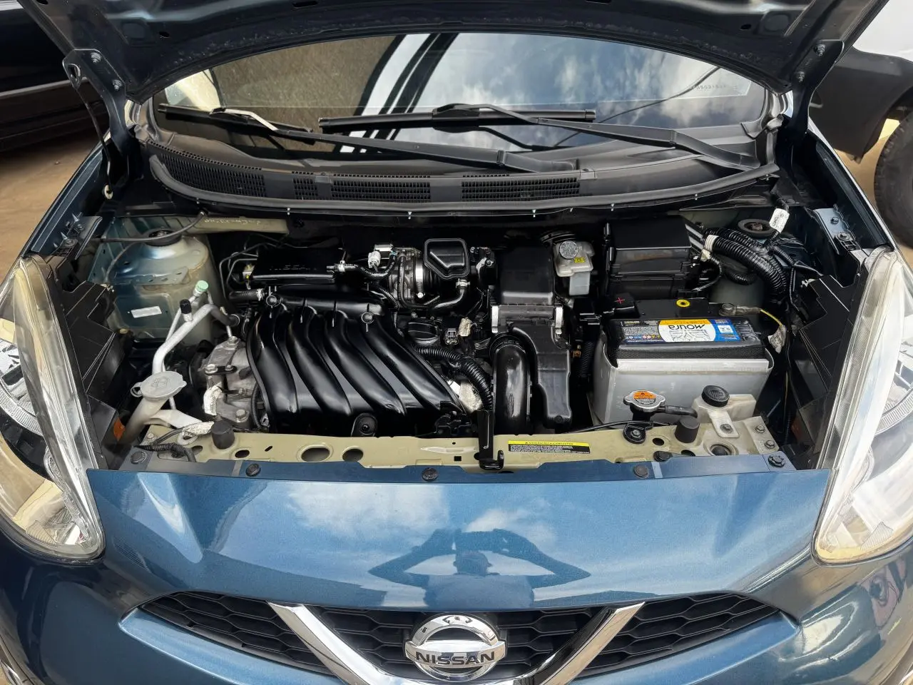NISSAN March - Foto