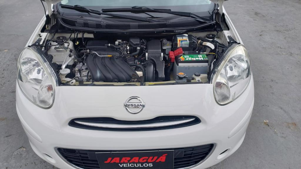 NISSAN March - Foto