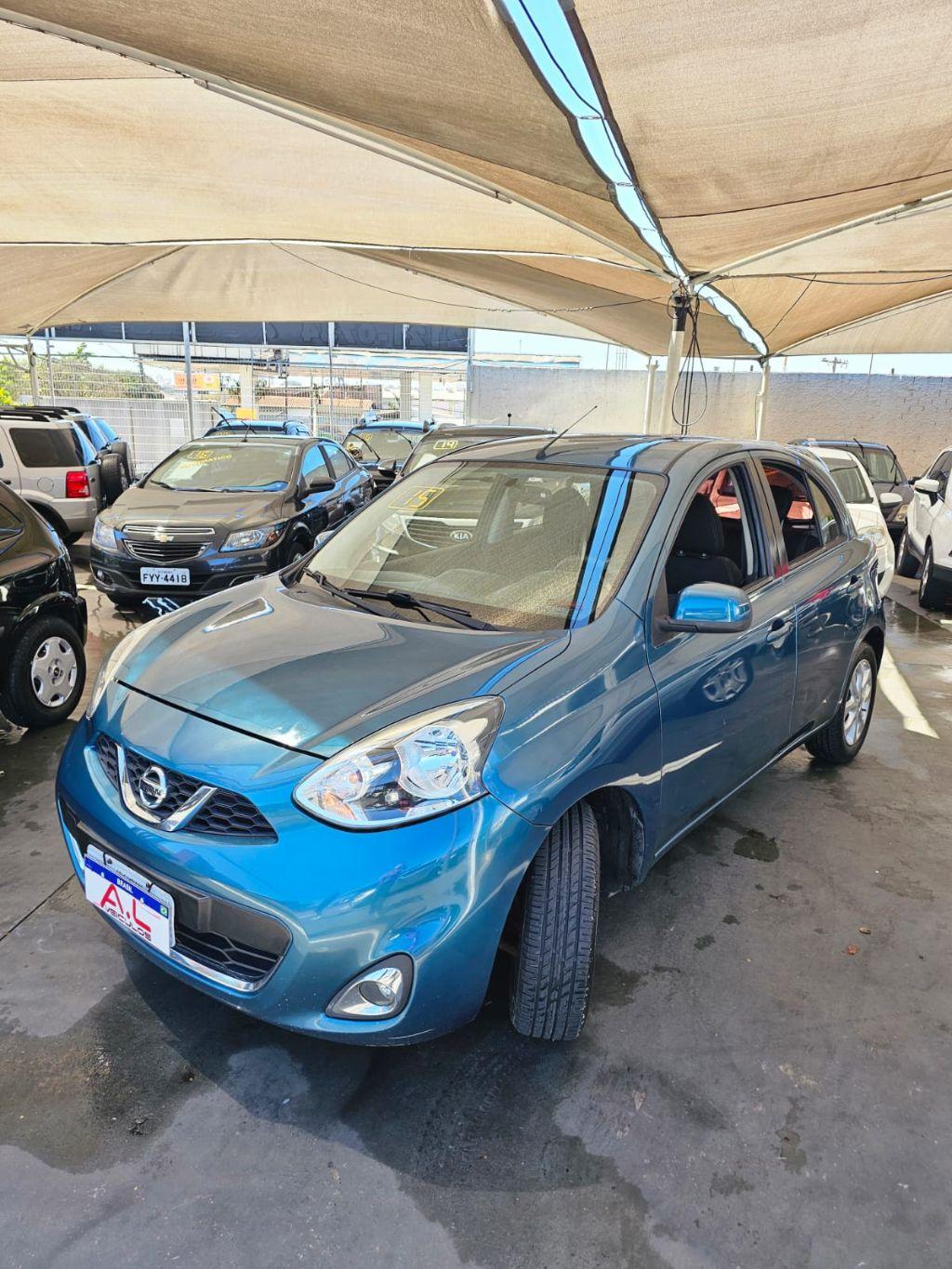 NISSAN March - Foto