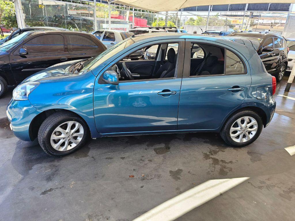 NISSAN March - Foto