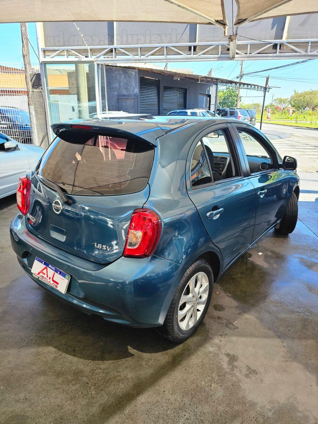 NISSAN March - Foto