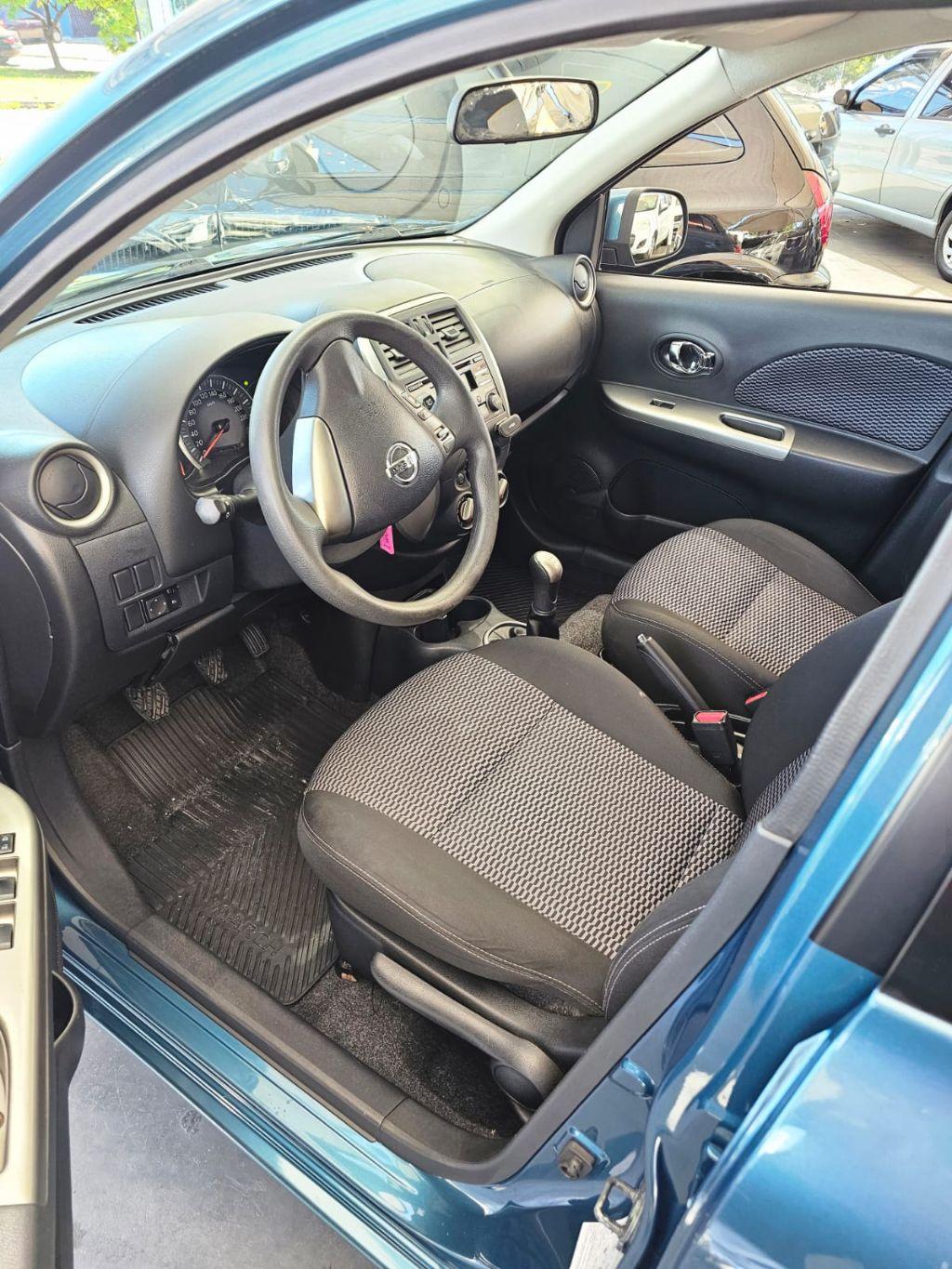 NISSAN March - Foto