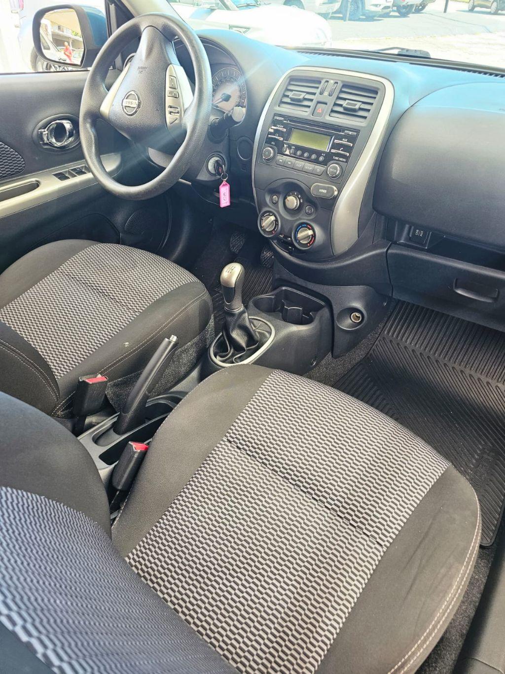 NISSAN March - Foto