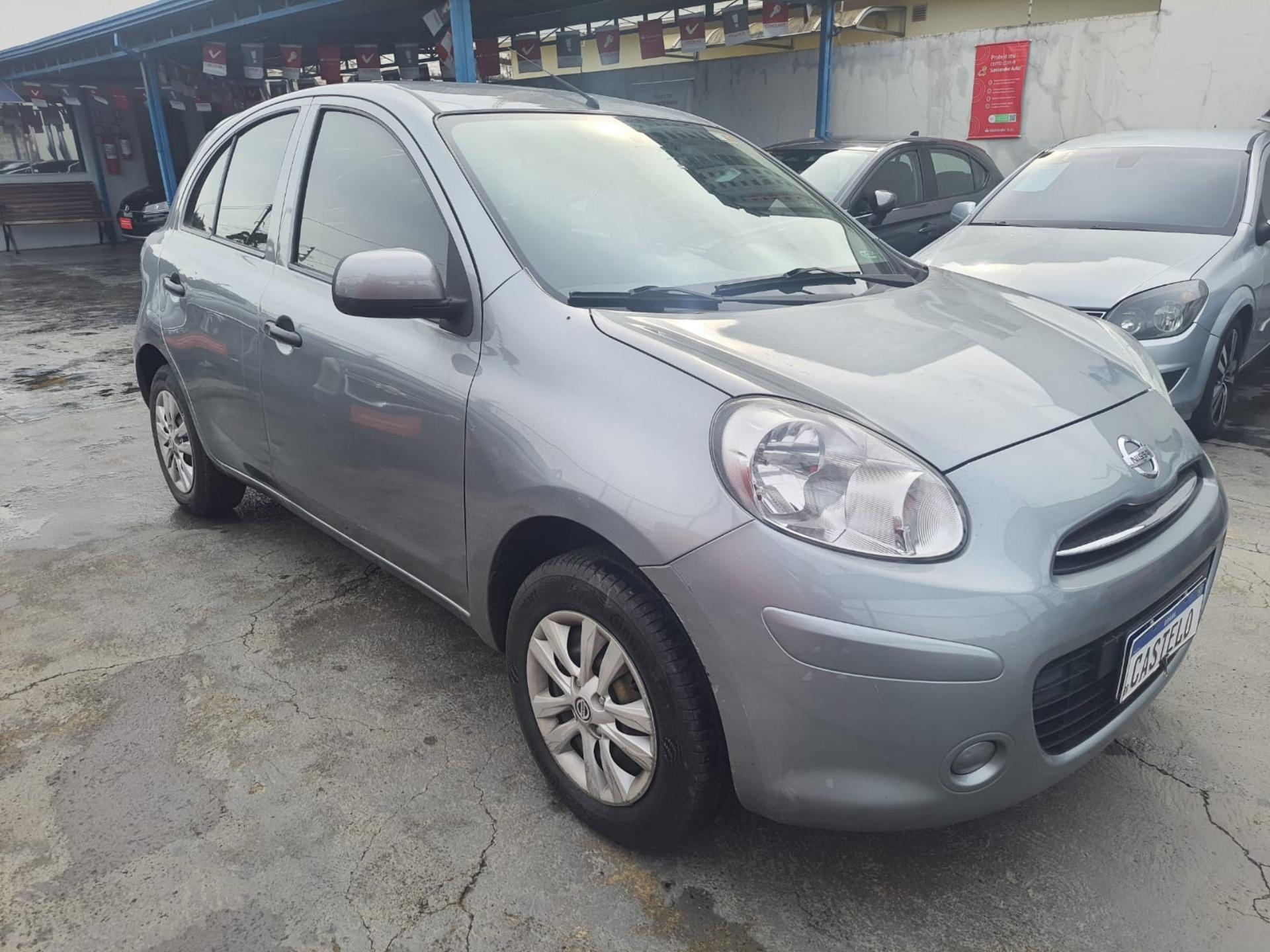 NISSAN March - Foto