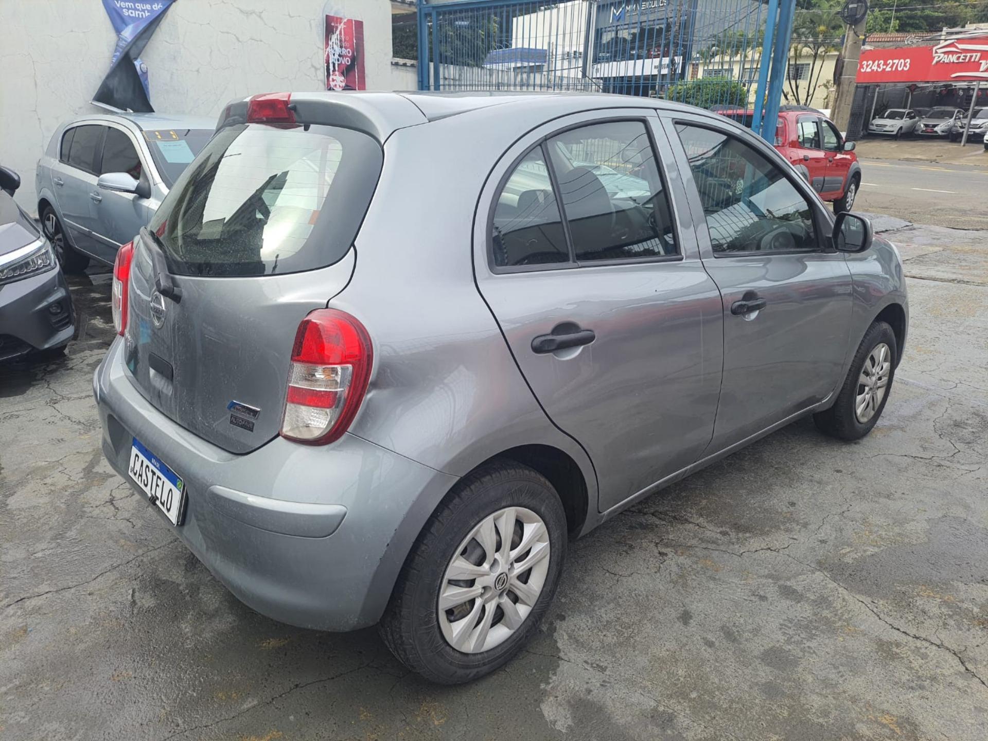NISSAN March - Foto