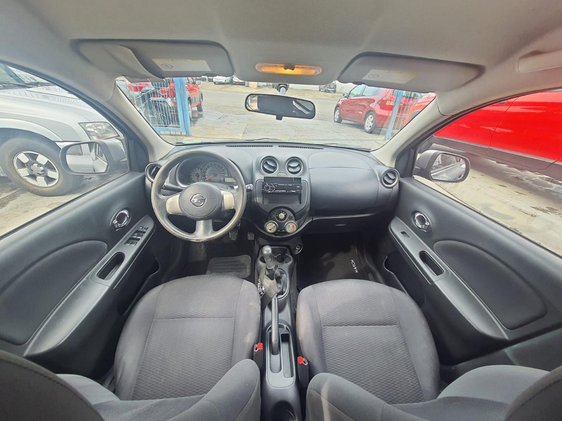 NISSAN March - Foto