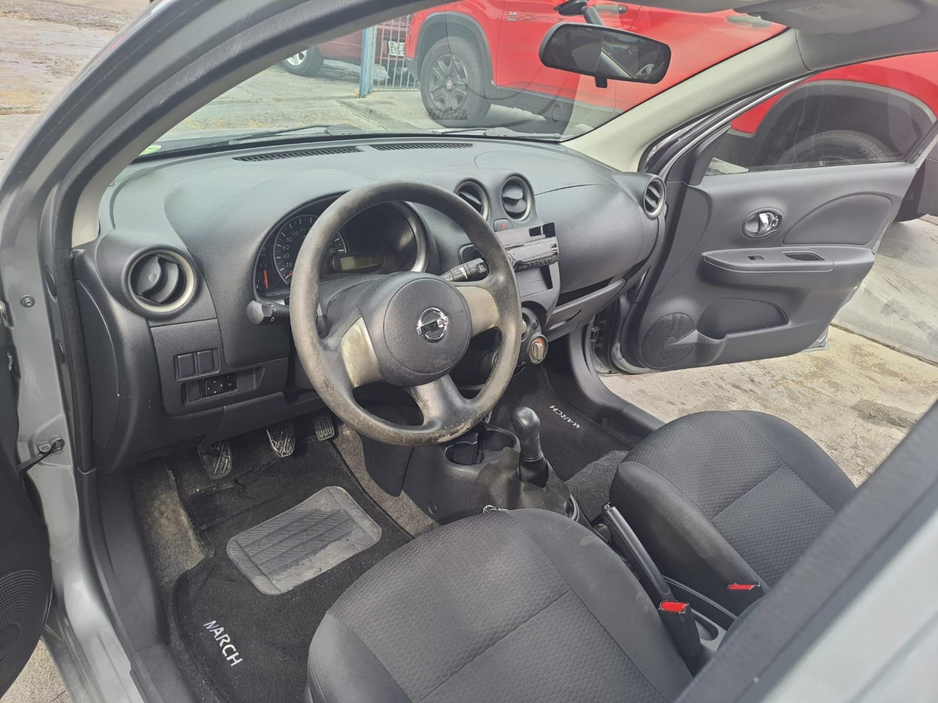 NISSAN March - Foto