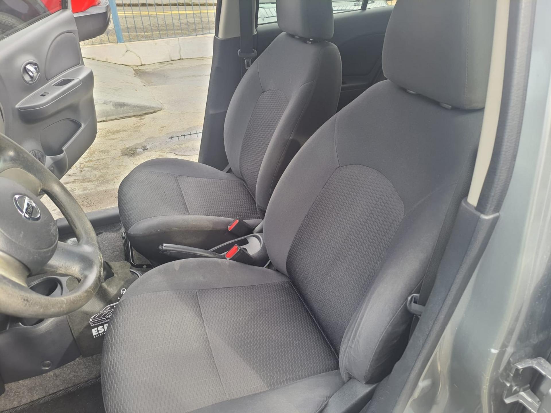 NISSAN March - Foto
