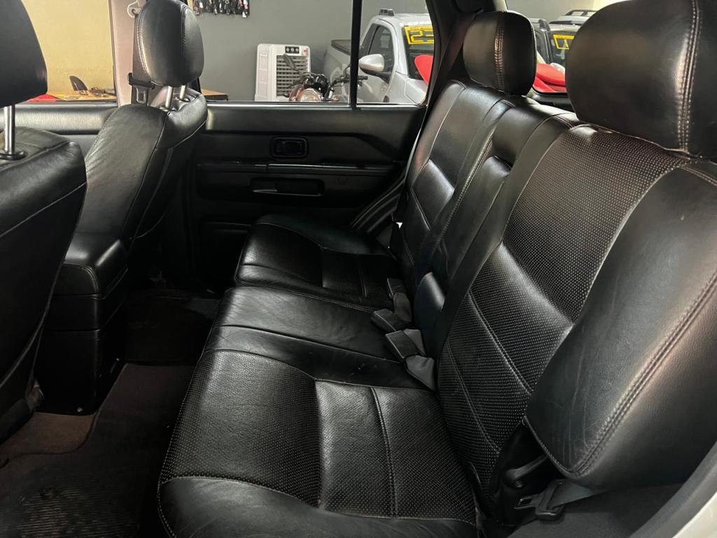 NISSAN Pathfinder - Foto