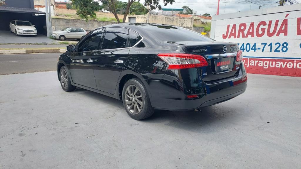 NISSAN Sentra - Foto