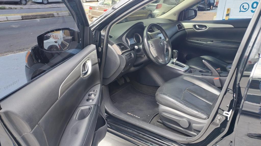 NISSAN Sentra - Foto