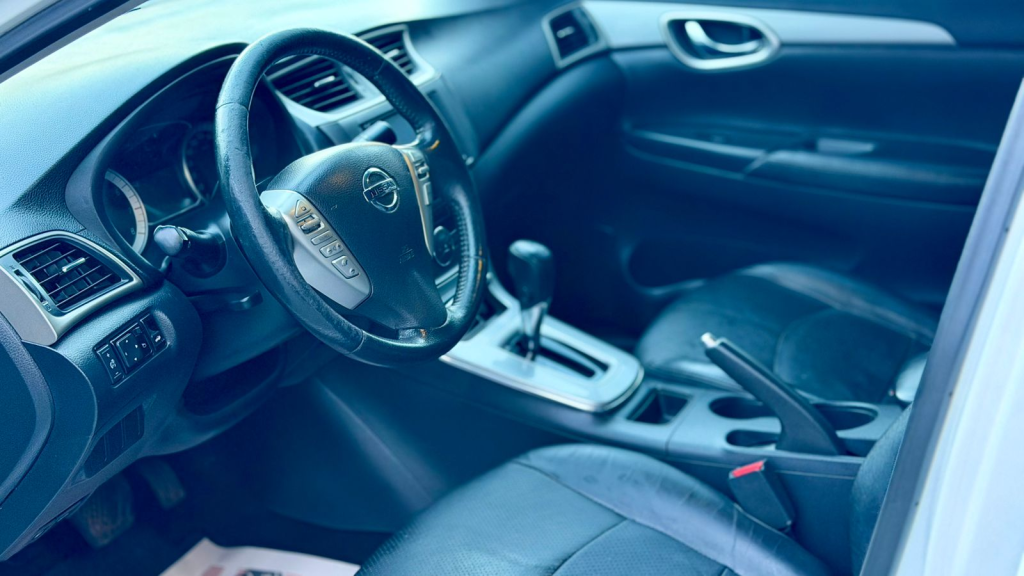 NISSAN Sentra - Foto