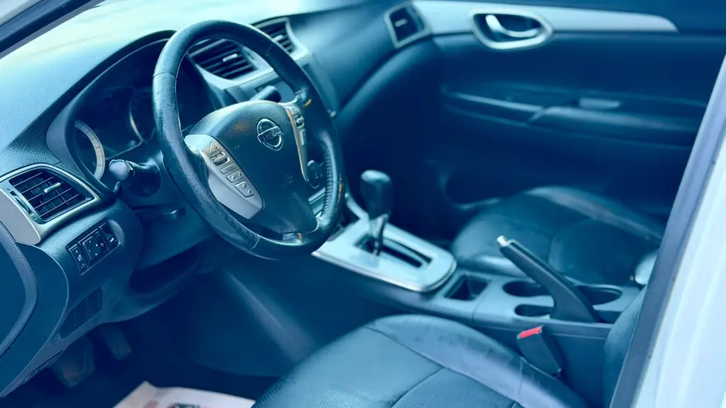 NISSAN Sentra - Foto